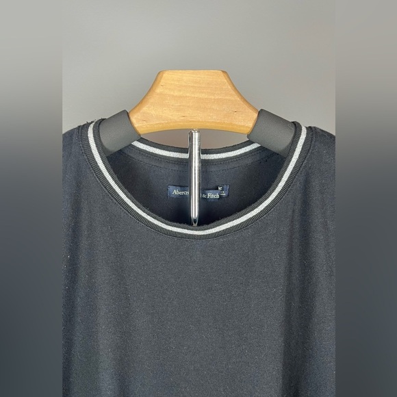 A&F Women's Black Soft T-Shirt Tee Short Sleeve Silver Stripe Around Neck Size M - Picture 3 of 7